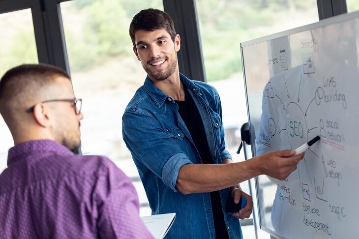 two male employees discussing SEO